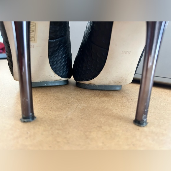 MA-PIATRA,  BLACK GLAZED PYTHON,  8.5 medium width, - Picture 7 of 10